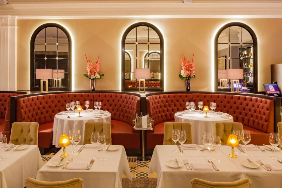 Das stilvolle Interieur des Restaurants für Conseurs konzipiert